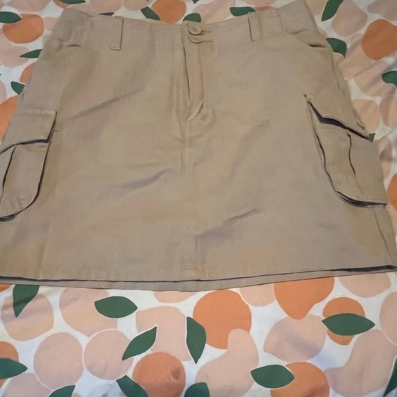 Tan cargo skirt - Picture 1 of 3
